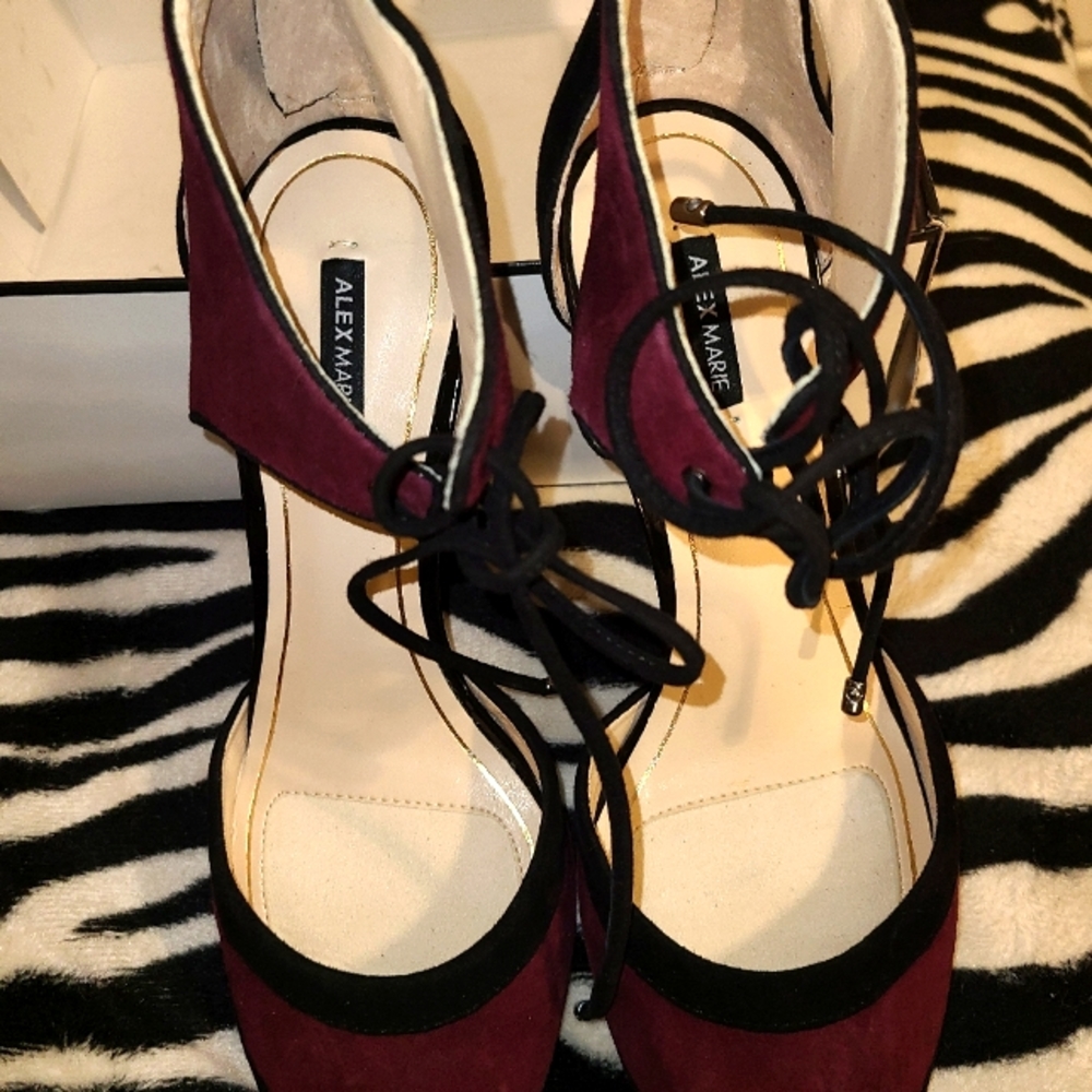 Burgundy heels 8.5 NWOT